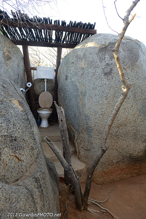Toilette et douche à ciel ouvert