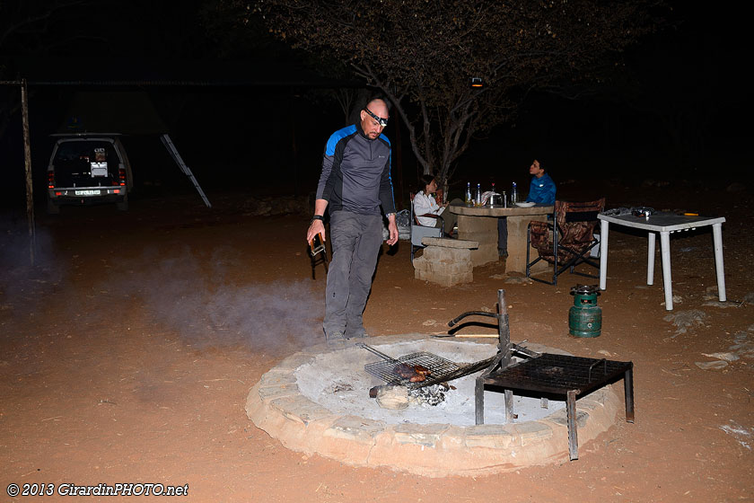 Préparation des grillades par le grand cuisinier Michel