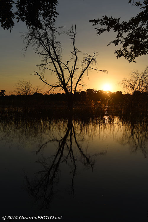 Lever de soleil sur la rivière Thamalakene