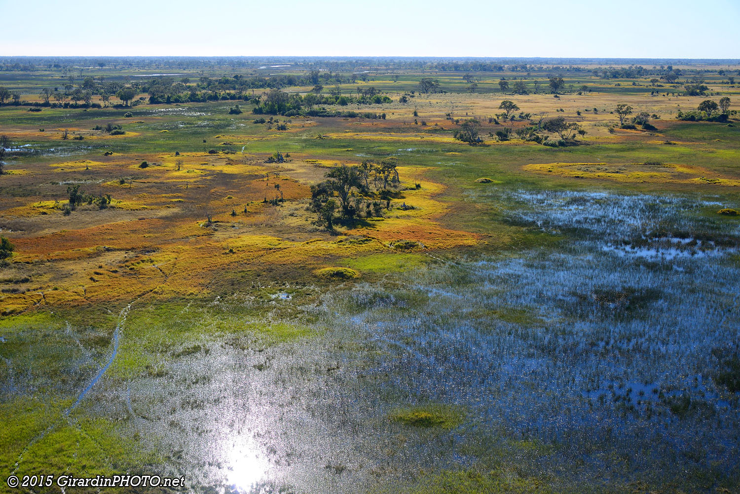 Vue depuis l'hélicoptère sur le Delta de l'Okavango<