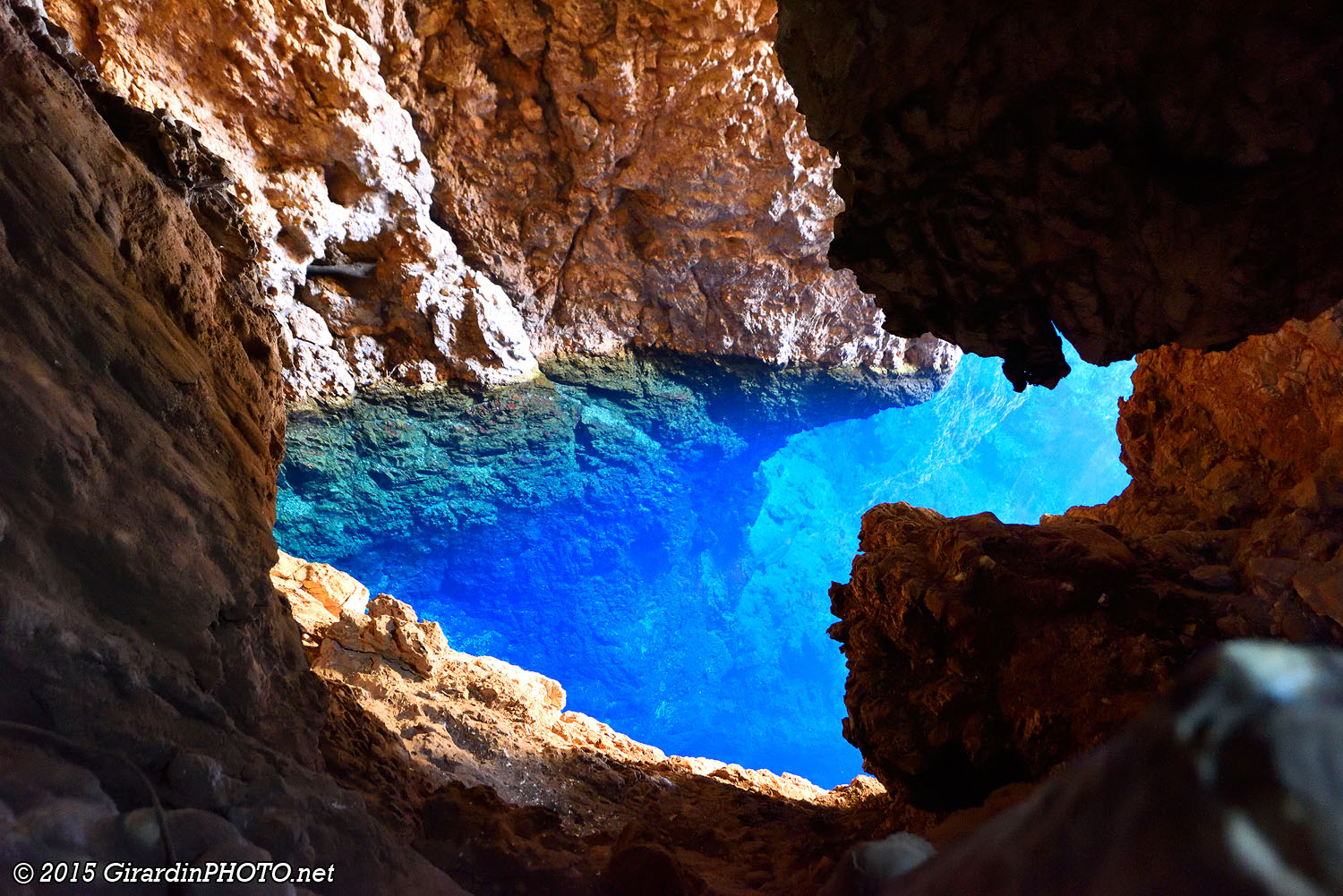 Peu importe l'angle de vue, l'eau est d'un bleu intense