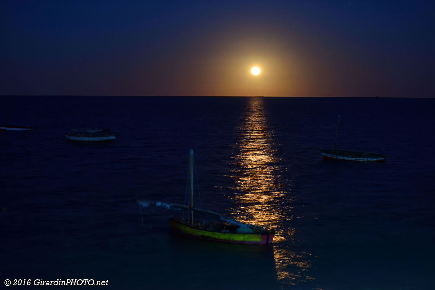 Lever de pleine lune sur le canal du Mozambique