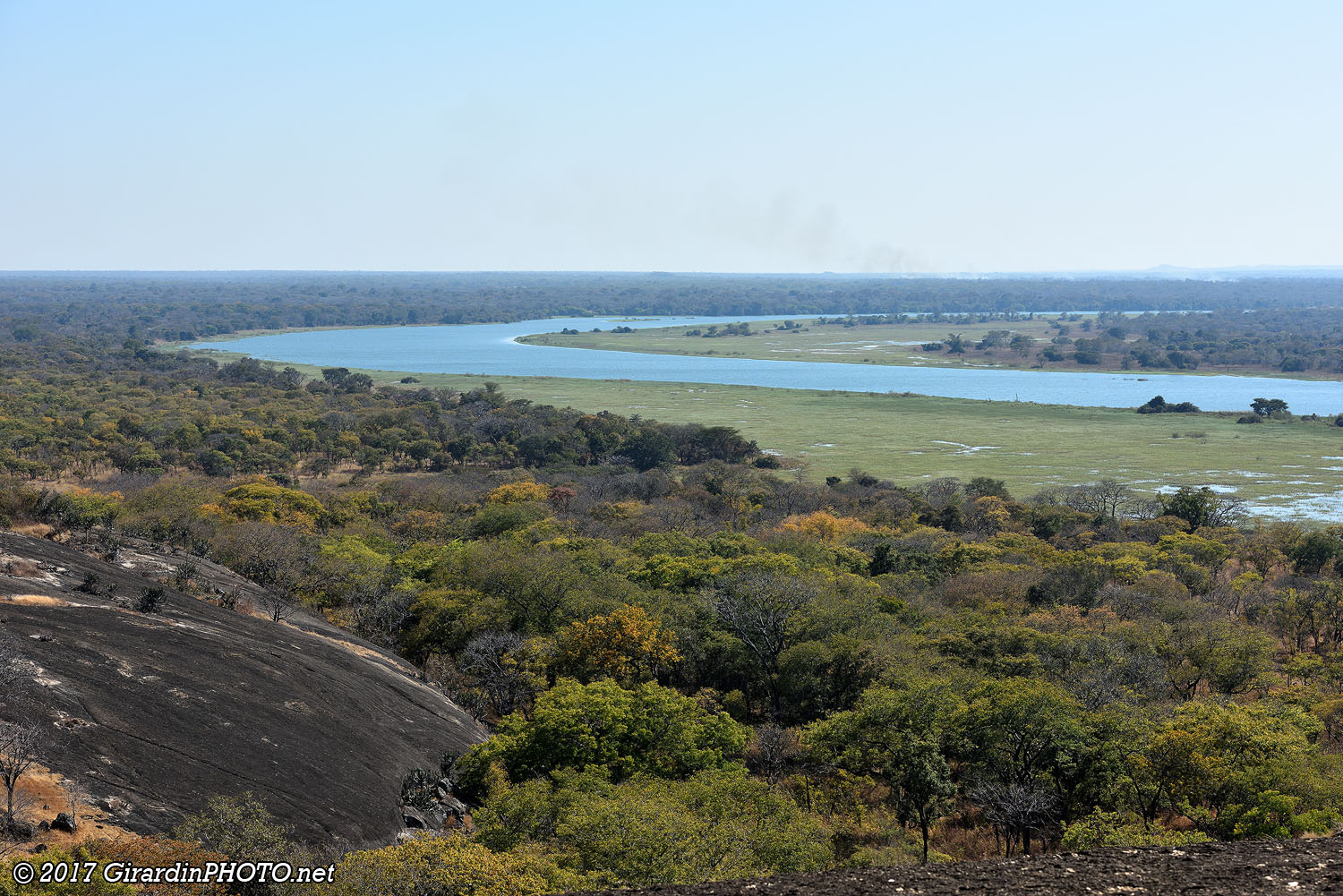 Vue depuis le sommet de la colline sur la kafue River