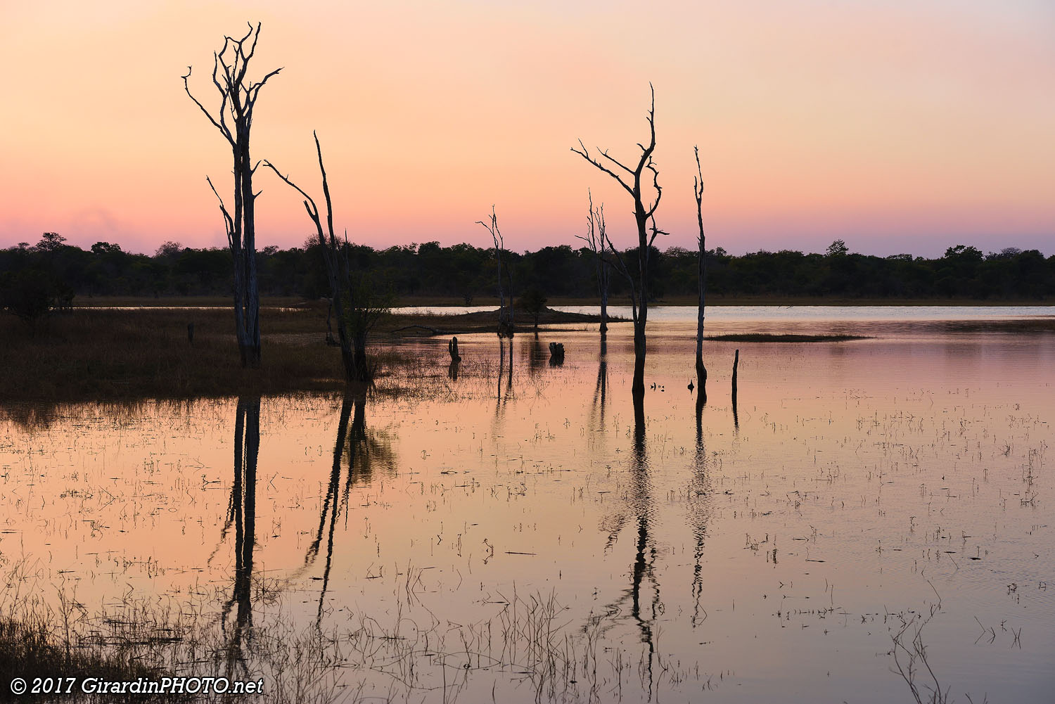 Crépuscule sur le lac Itezhi-Tezhi