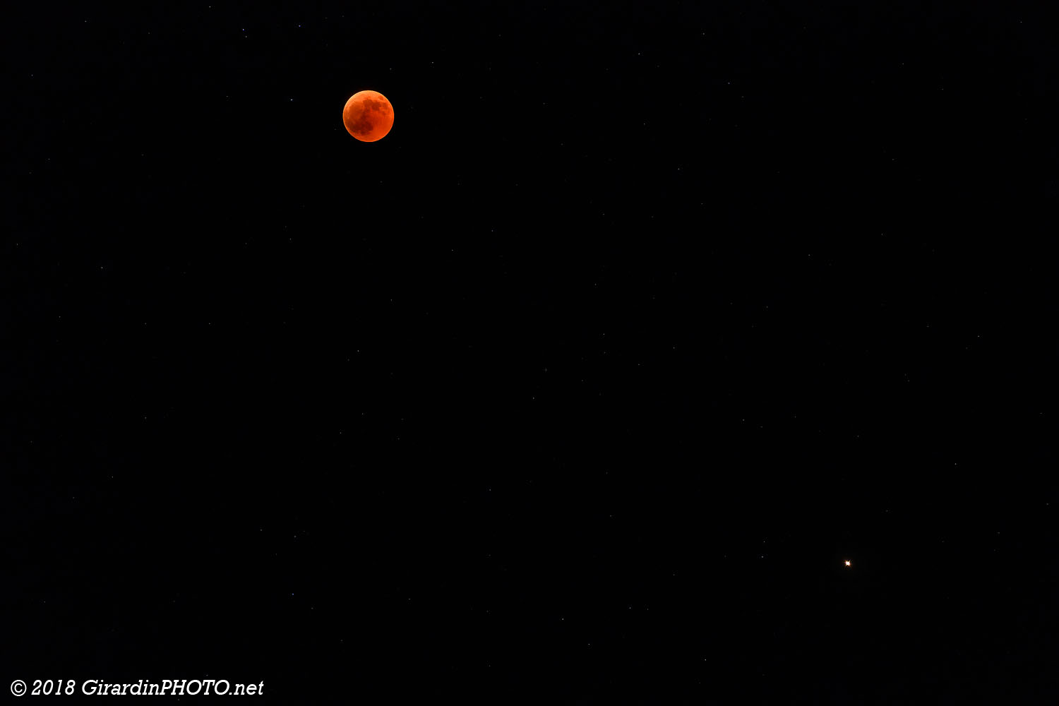 Maximum de l'éclipse de Lune avec Mars en bas à droite (23h 21m 52s)