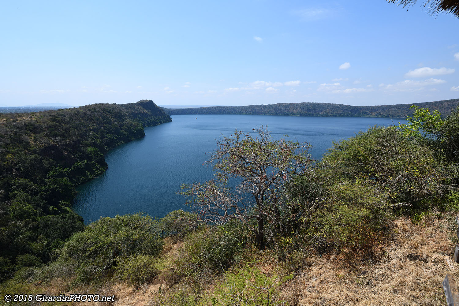 Vue sur le Lake Chala depuis le bar