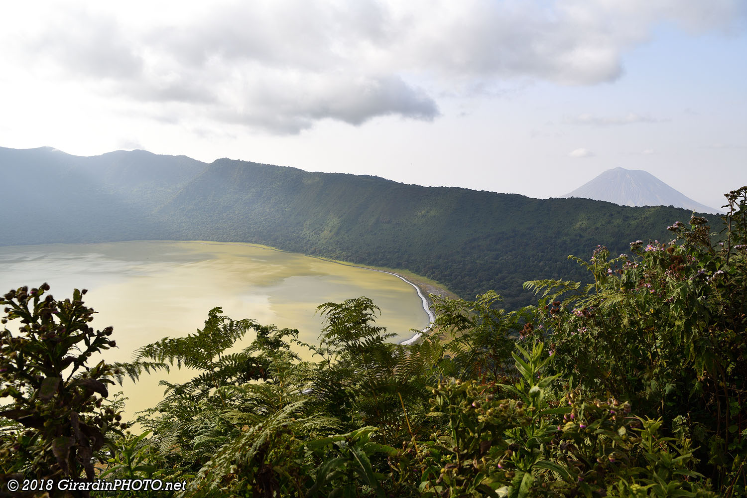 Empakaai Crater et le volcan Ol Doinyo Lengaï
