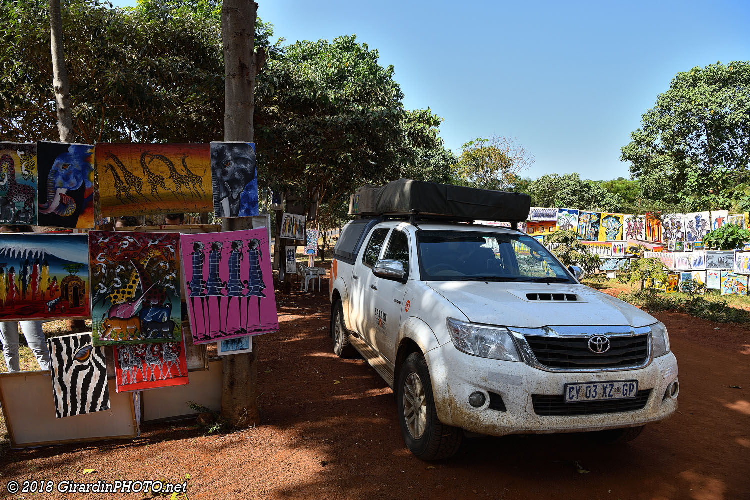 Marera Village Gallery avec ses peintures Tinga-tinga