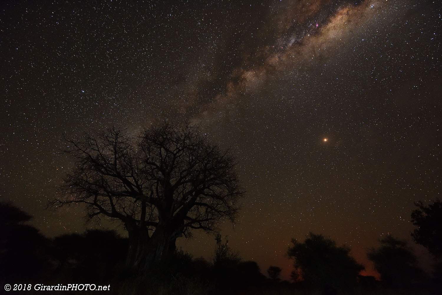 Nuit étoilée avec la planète Mars