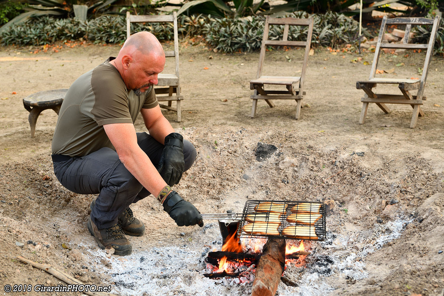 Café et toasts au feu de bois