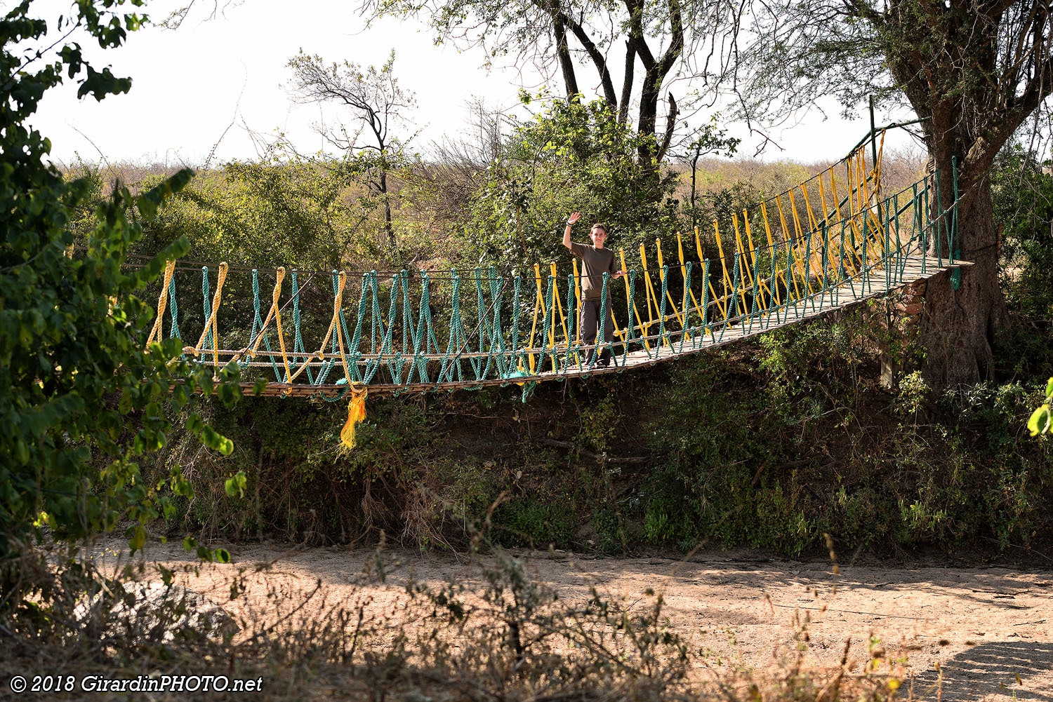 Pont suspendu sur la Mdonya River (à sec)
