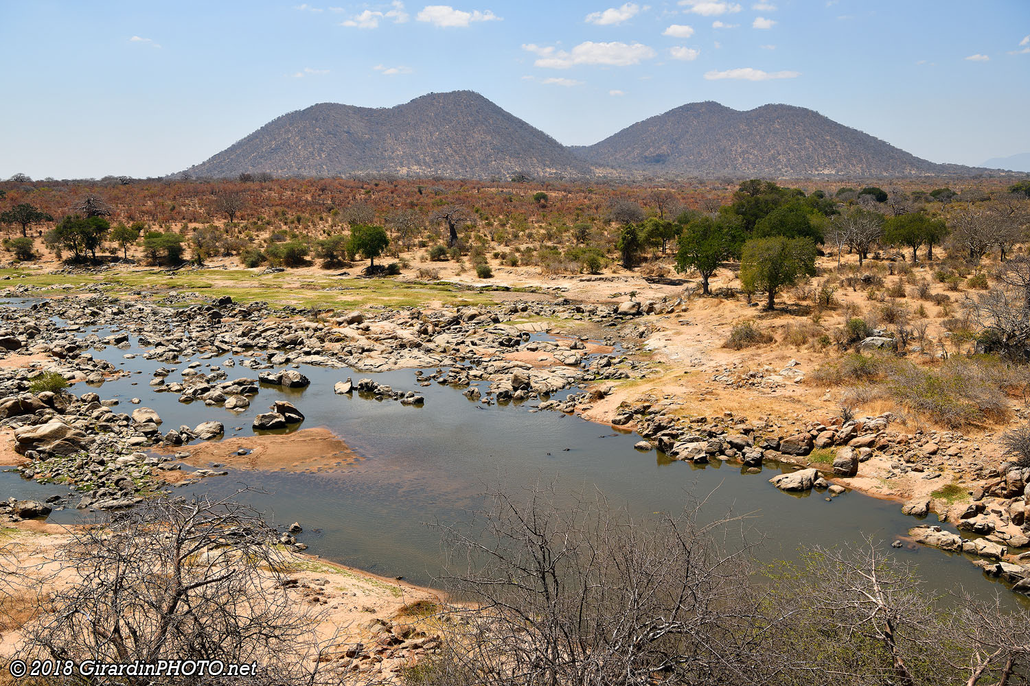Vue depuis le restaurant du Ruaha River Lodge (Charuwindi mountains)
