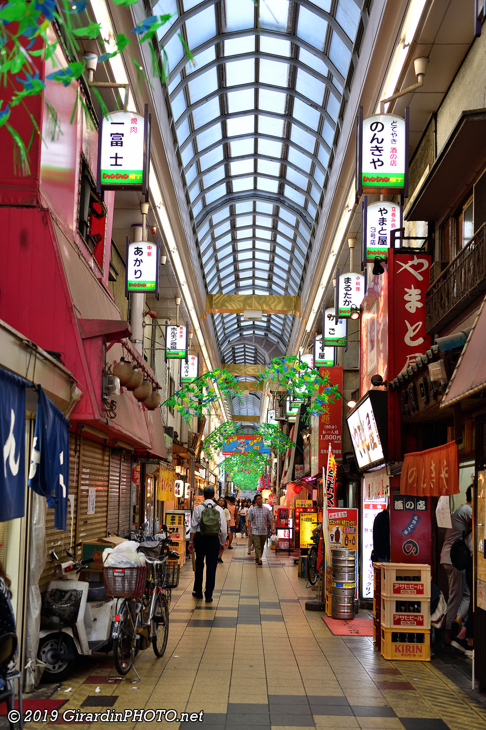 Nanyodori Shotengai (surnommé Janjan Yokocho ) est une allée commerçante couverte