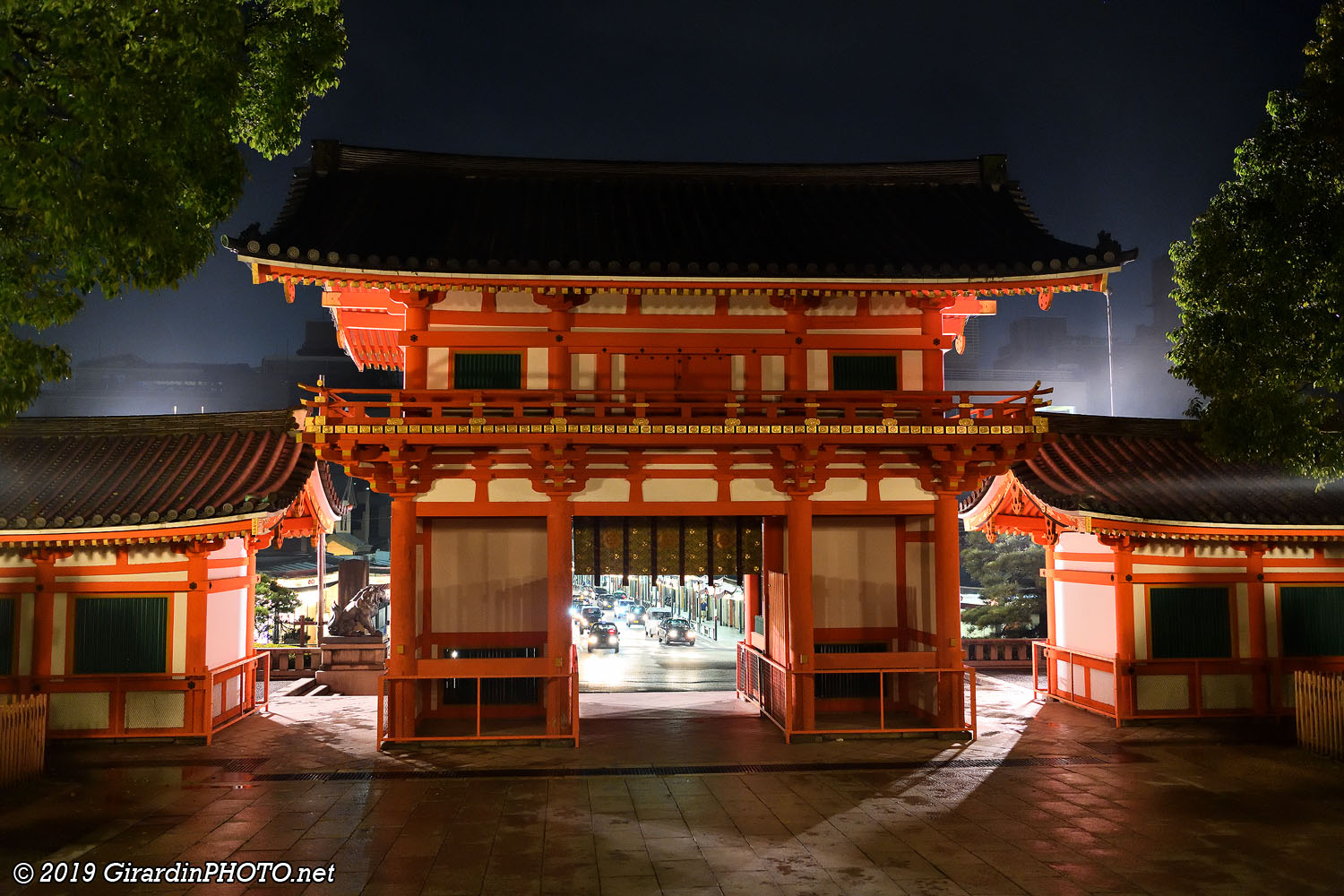 Nishiromon Gate sous l'averse