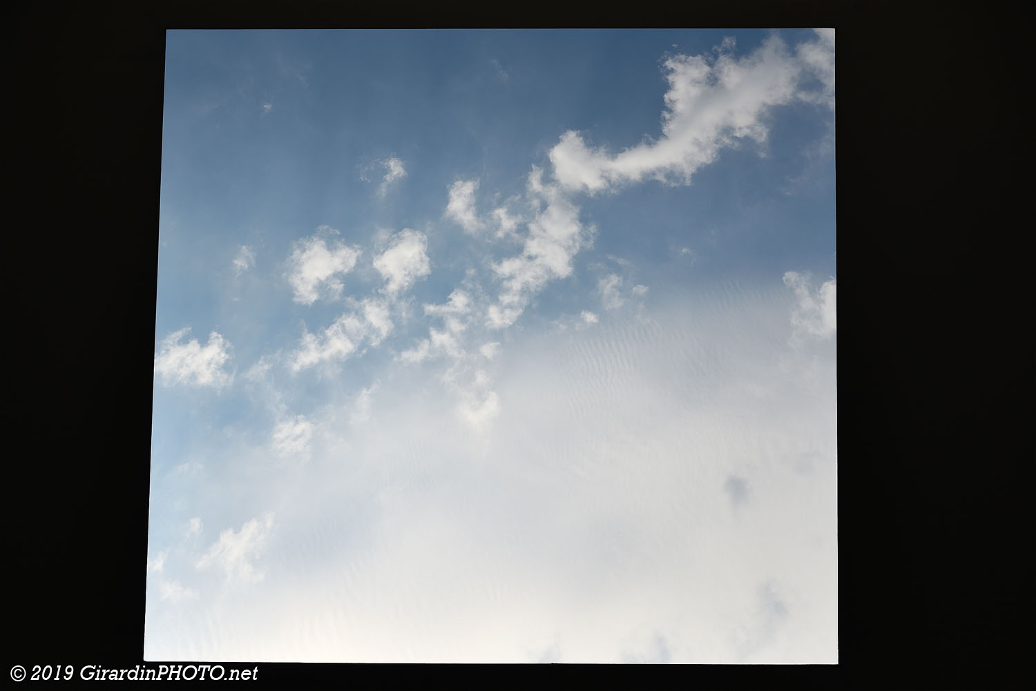 Ascenseur hydraulique, Blue Planet Sky de James Turrell et Swimming Pool de Leandro Erlich