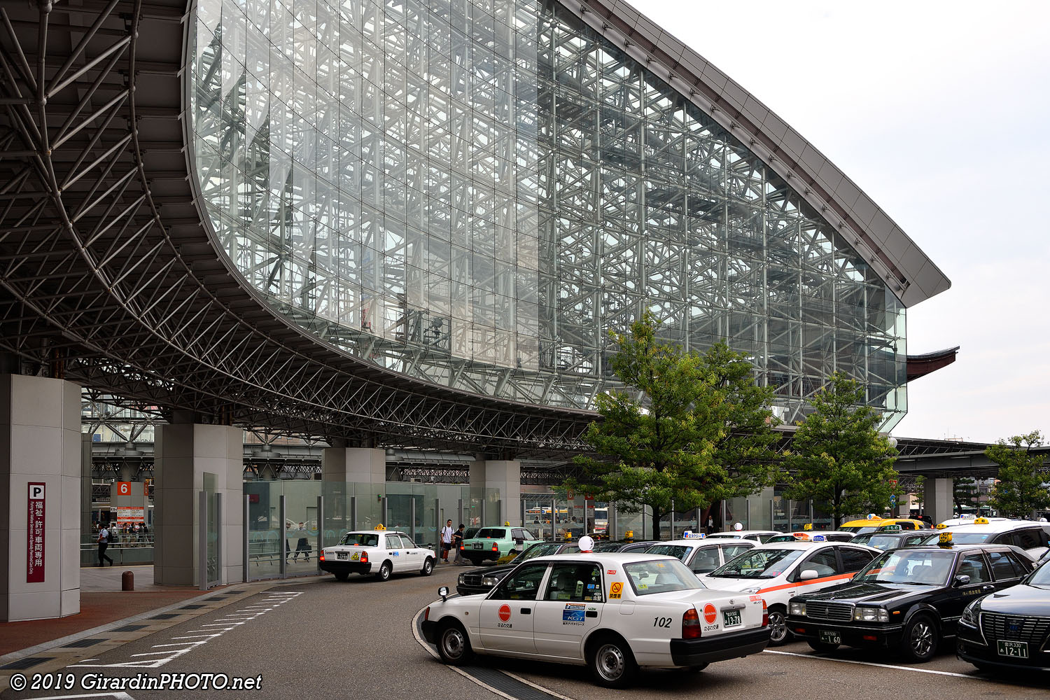 Arrivés à la gare de Kanazawa