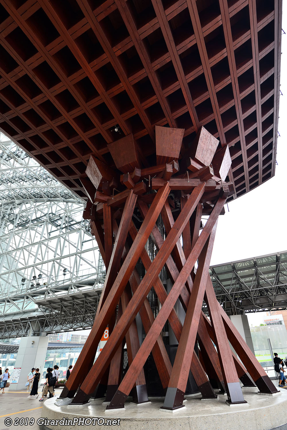 Dôme de verre du toit de la gare de Kanazawa