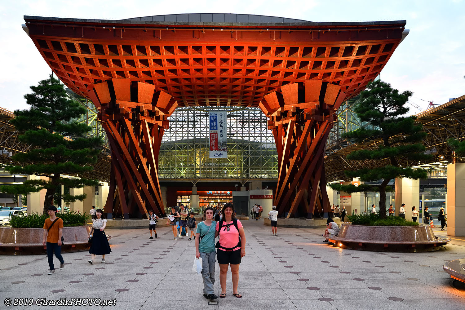 Tsuzumi-mon Gate sous les projecteurs