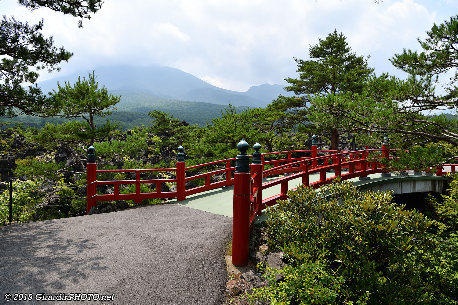 Pont pour rejoindre le temple Asama Kannon-do