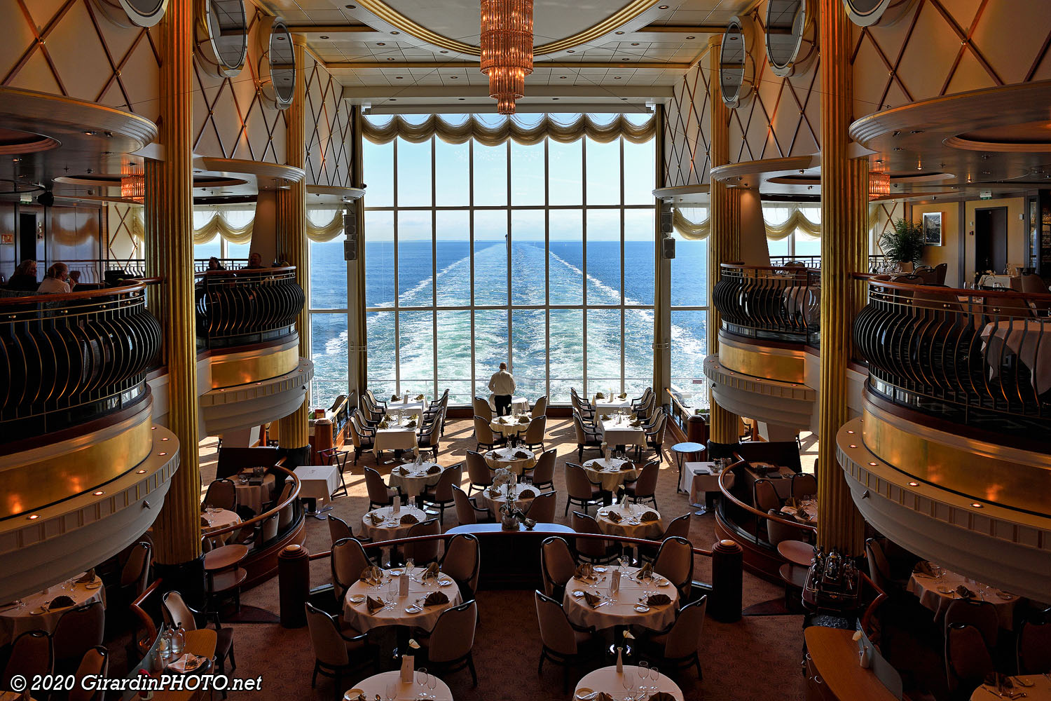 The Manhattan Gourmet Restaurant (en haut à droite)