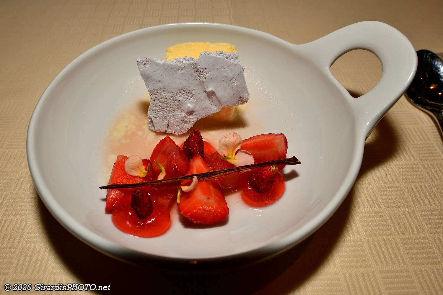 Dessert : Strawberry, Rhubarb and Fresh Cheese