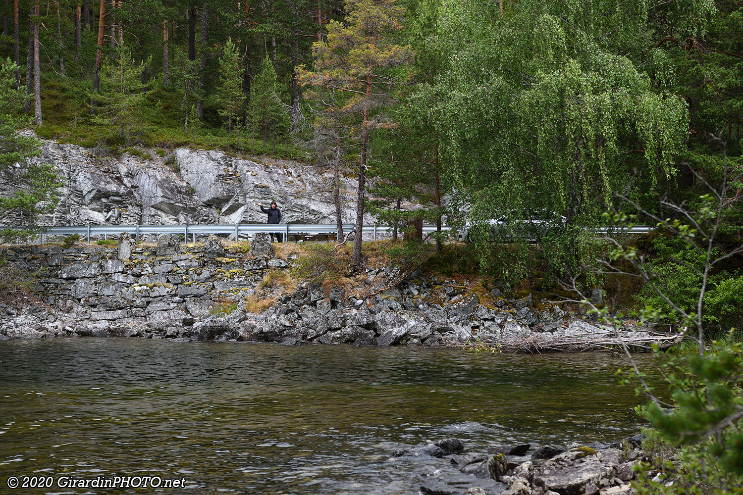 Halte au bord du lac Hornindalsvatnet