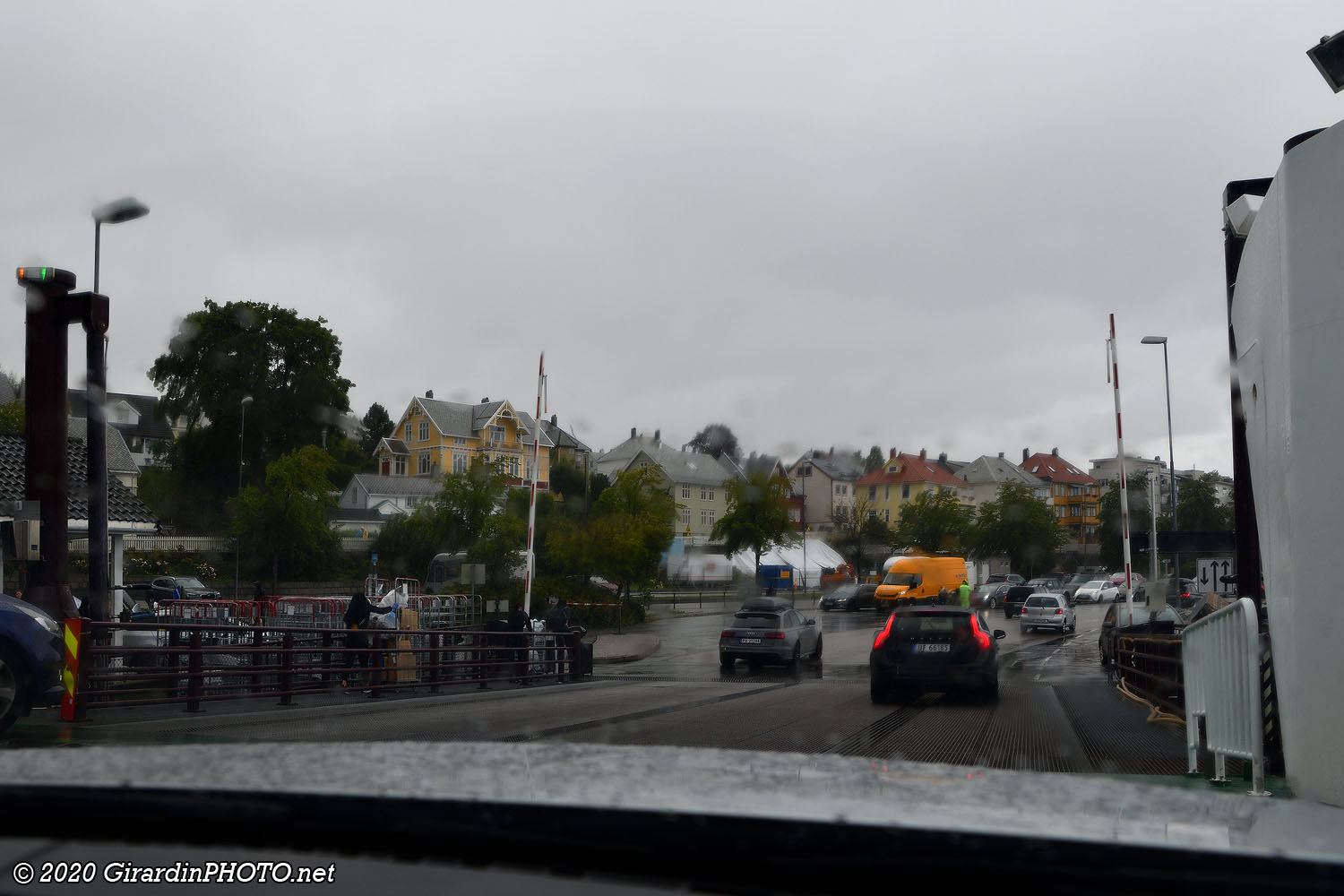 Débarquement sous la pluie à Molde