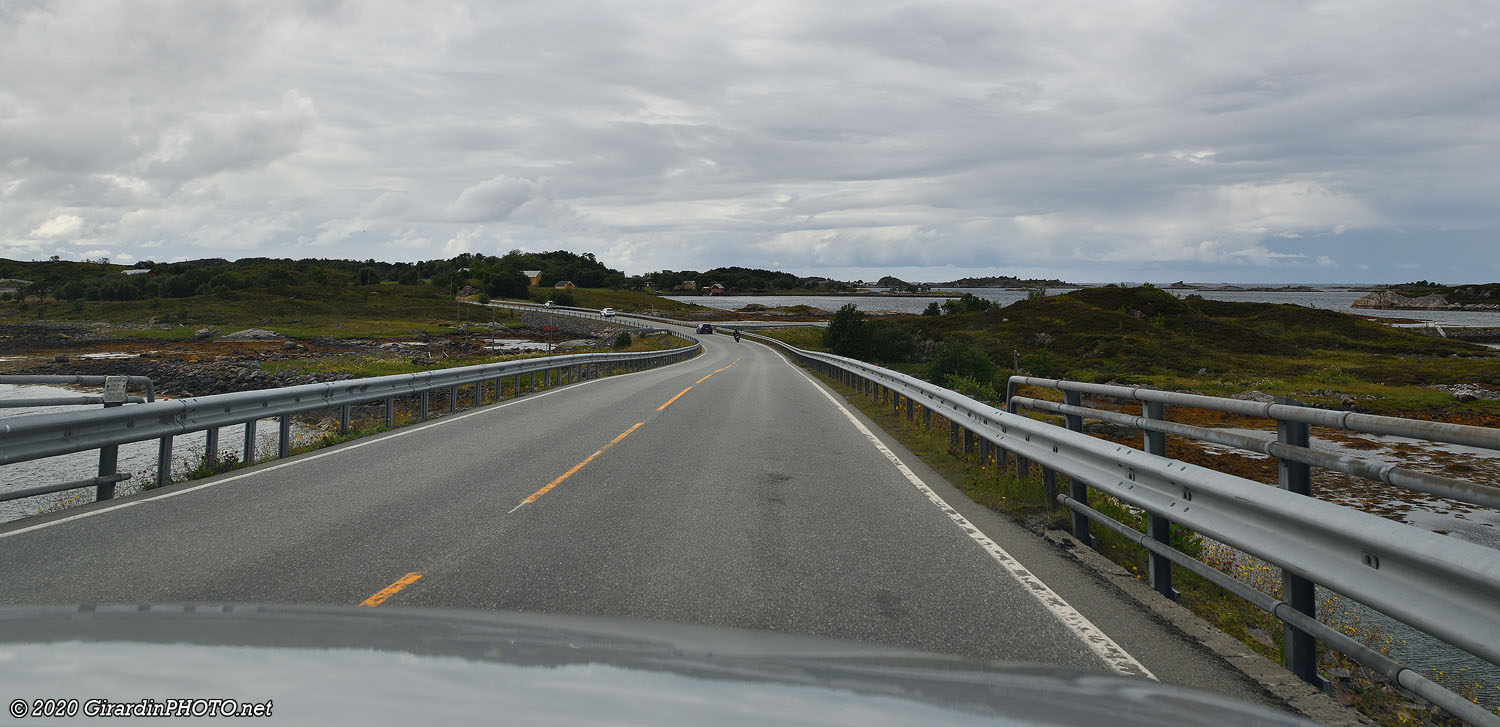 Route entre le pont Storseisundbrua et Kårvåg