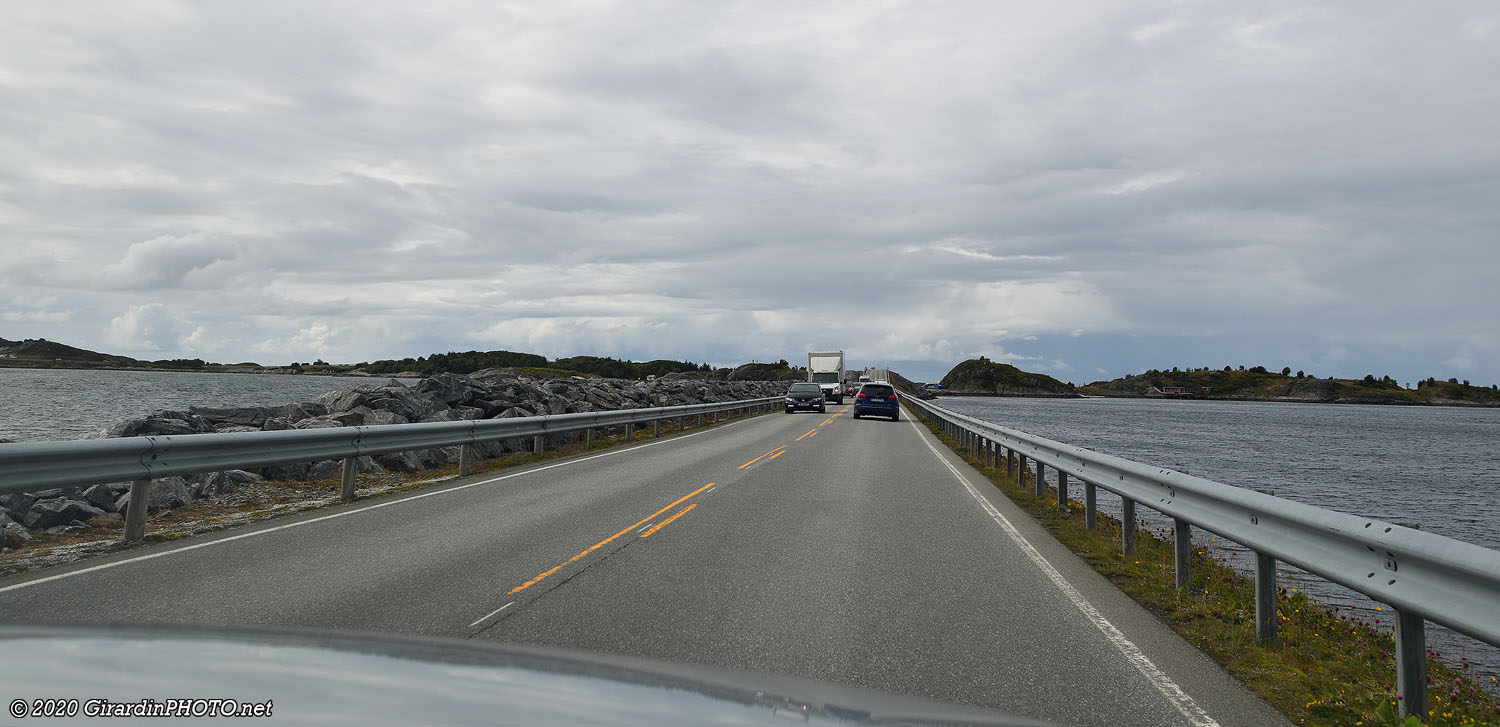 Route entre le pont Storseisundbrua et Kårvåg