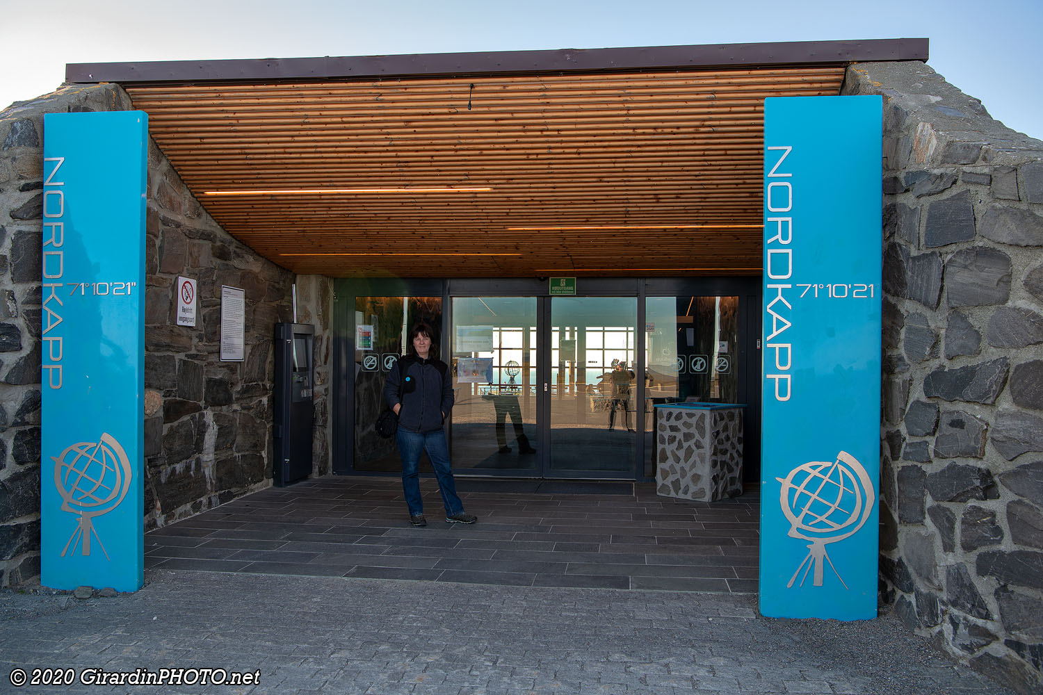 Entrée principale du bâtiment du Cap Nord