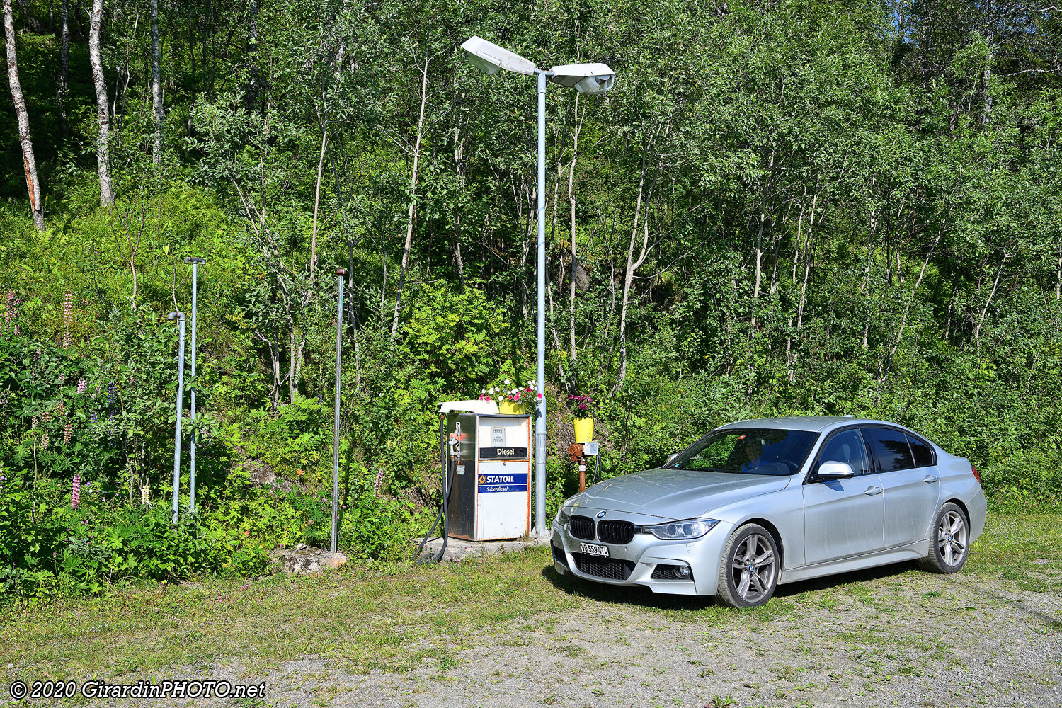 Station essence sur la piste Fv228