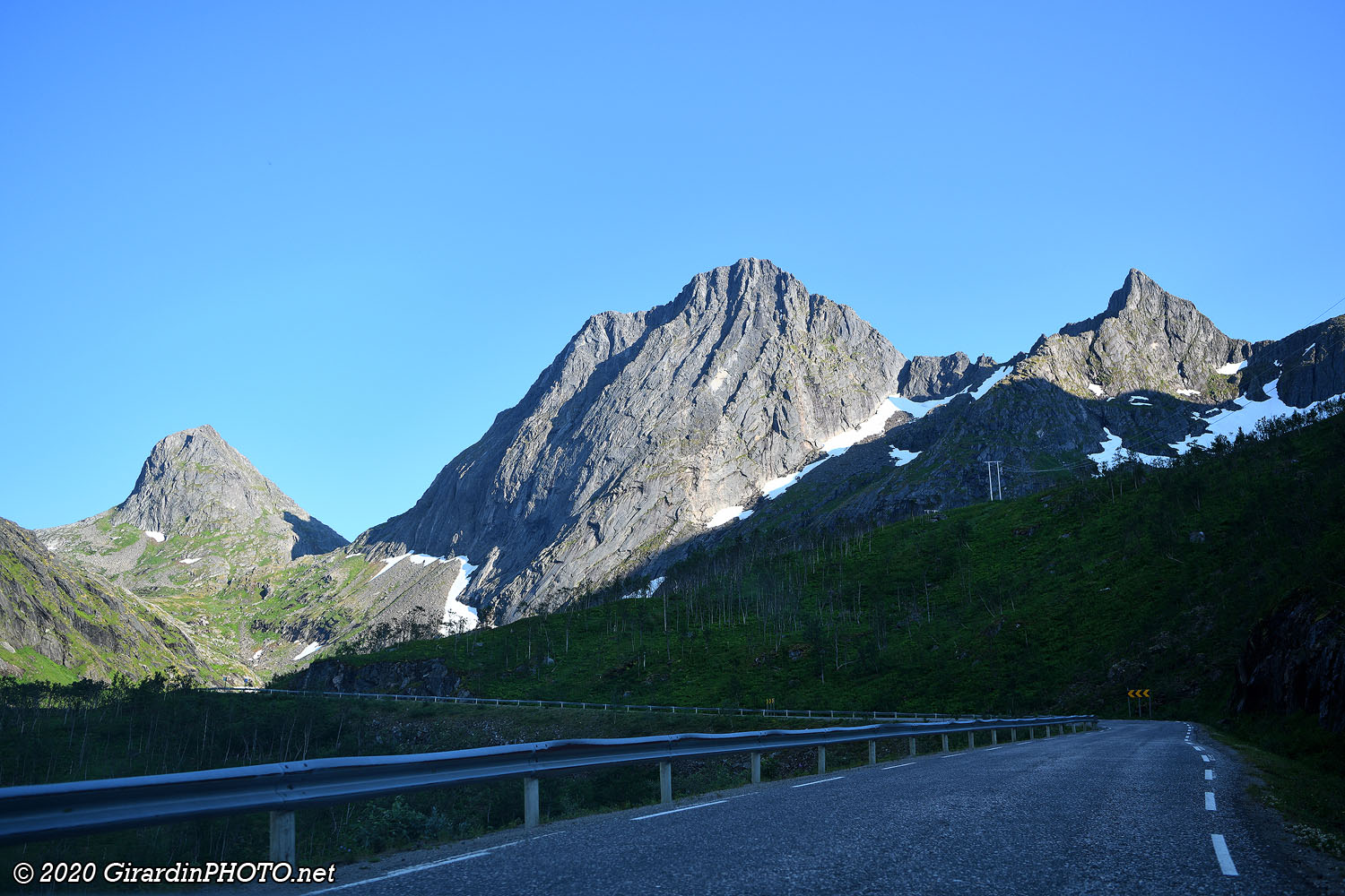 La route qui mène au tunnel Skalandtunelen