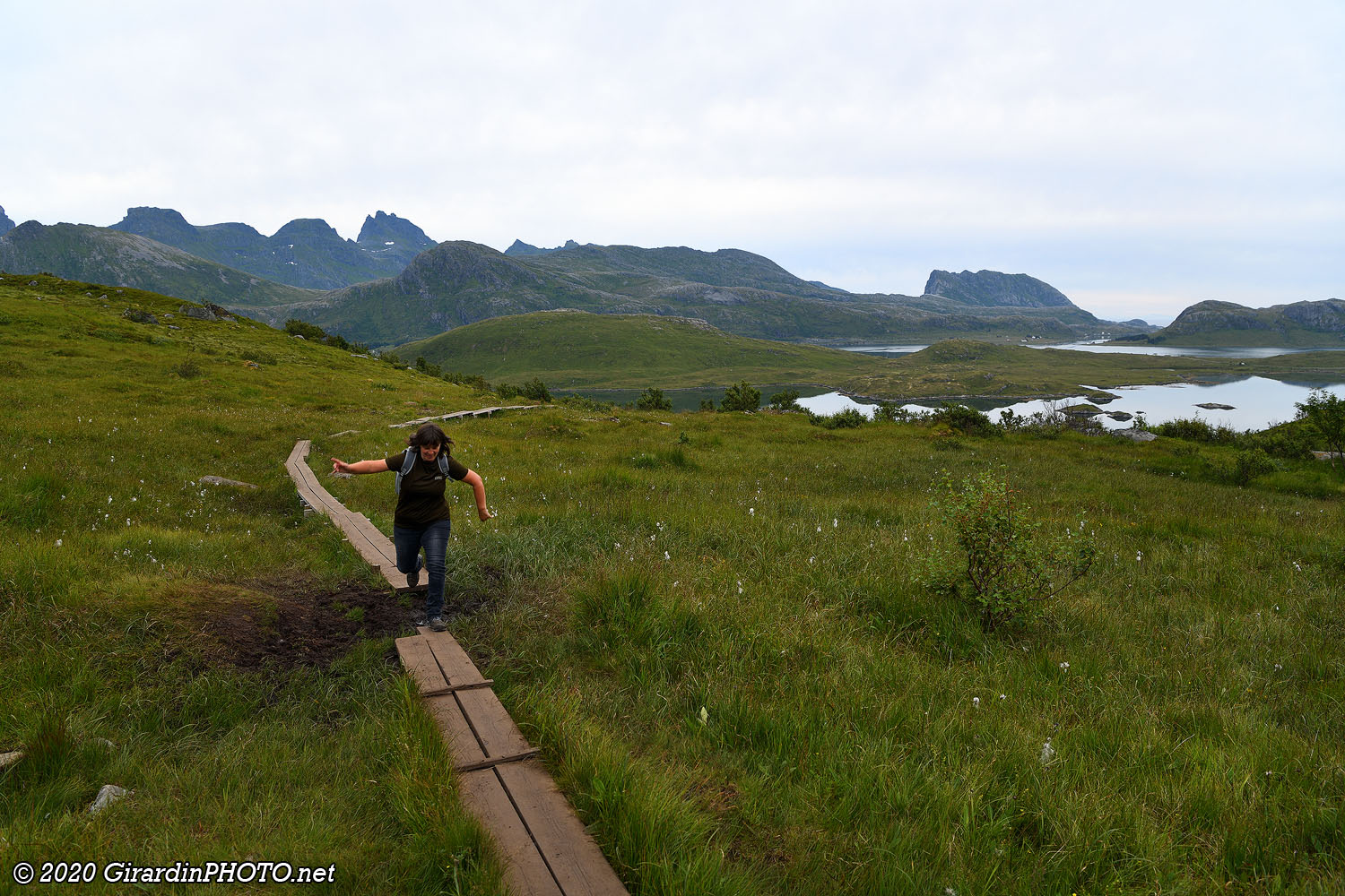 Sentier pour la Kvalvika Beach