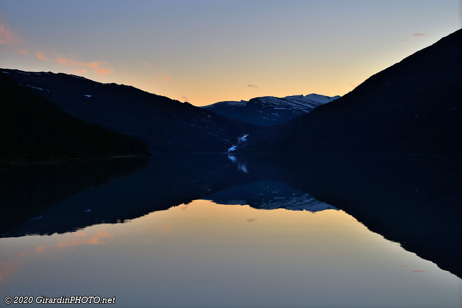 Vue sur le lac Svartisvatnet