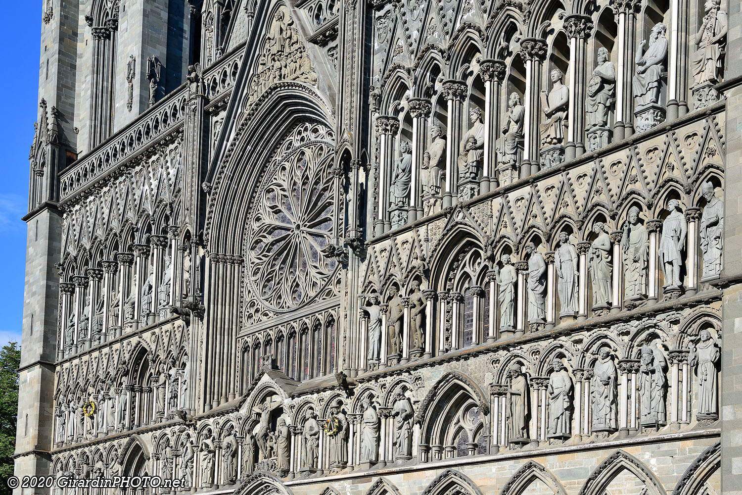 Façade ouest de la cathédrale de Nidaros