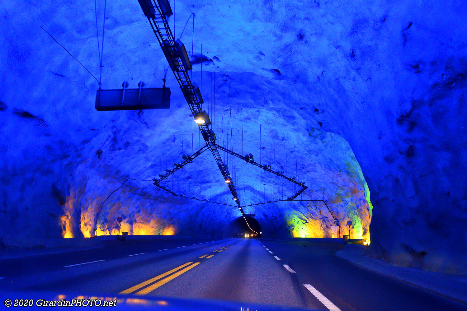 Vue apaisante et lumineuse dans l'une des cavernes