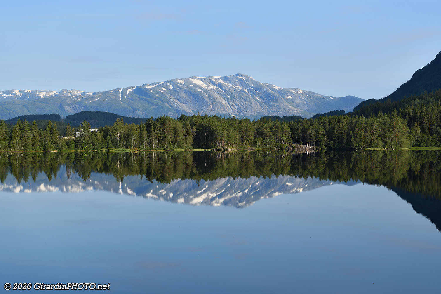Lac Monsvatnet au petit matin