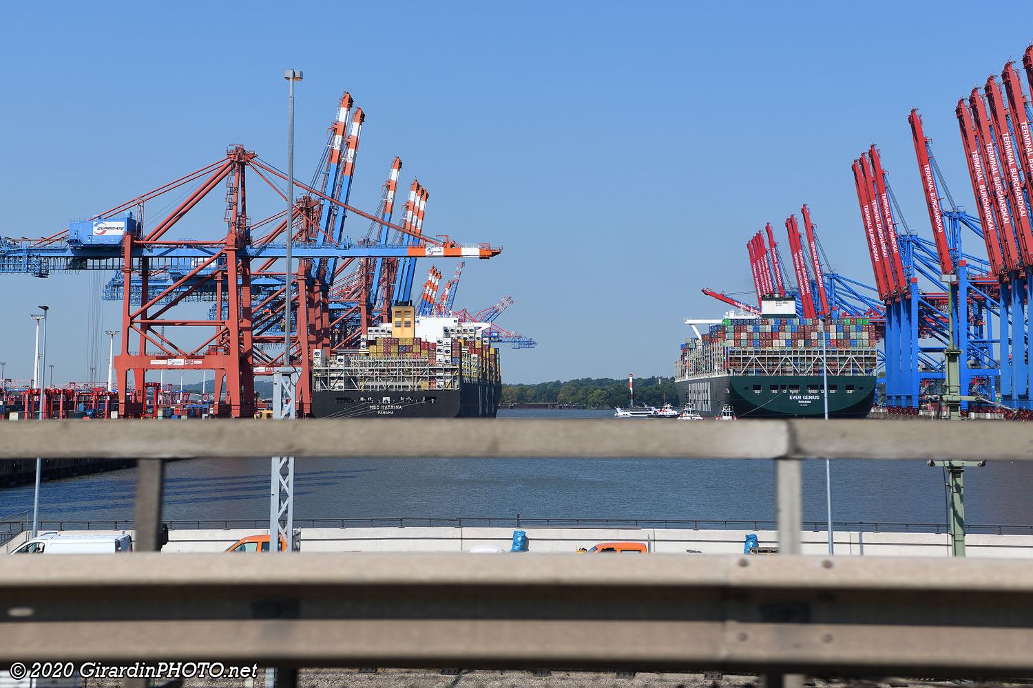 Traversée du port de Hambourg avec l'autoroute