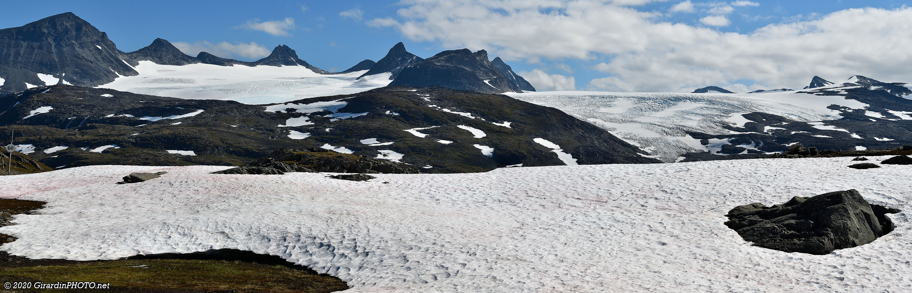 Le glacier Smørstabbrean et ses deux langues principales Leirbrean (à gauche) et Smørstabbrean-Bøverbrean (à droite)
